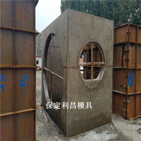 雨水檢查井模具實(shí)際現(xiàn)場(chǎng)操作