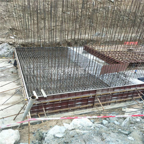 電線桿基礎底座模具的介紹